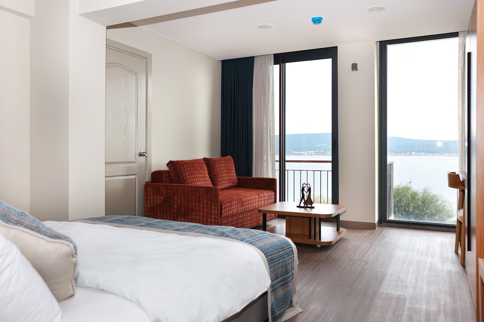 Deluxe Room - Photo 3